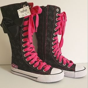 NWT Jojo Siwa Kids Sneaker, Size 13.5